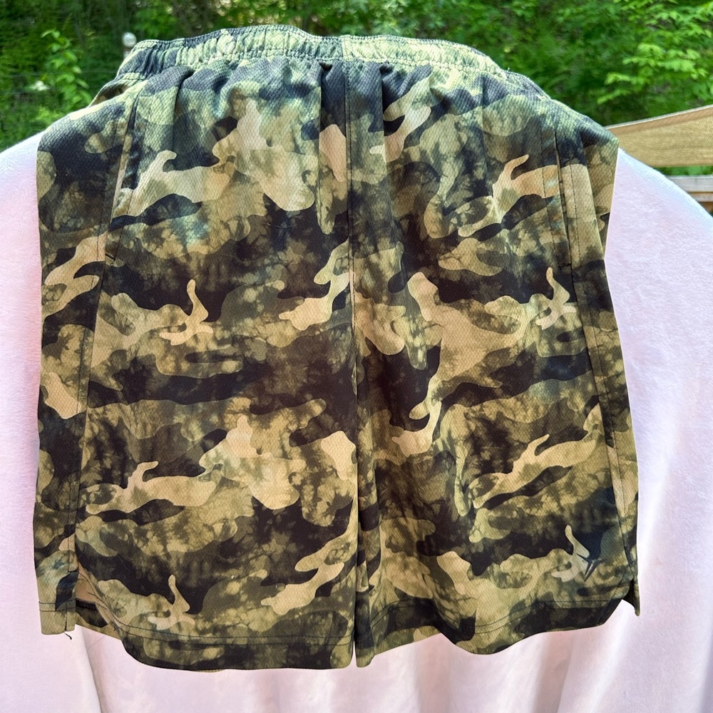 Boys old navy go dry camo shorts - Great used‎ condition- xl 14-16